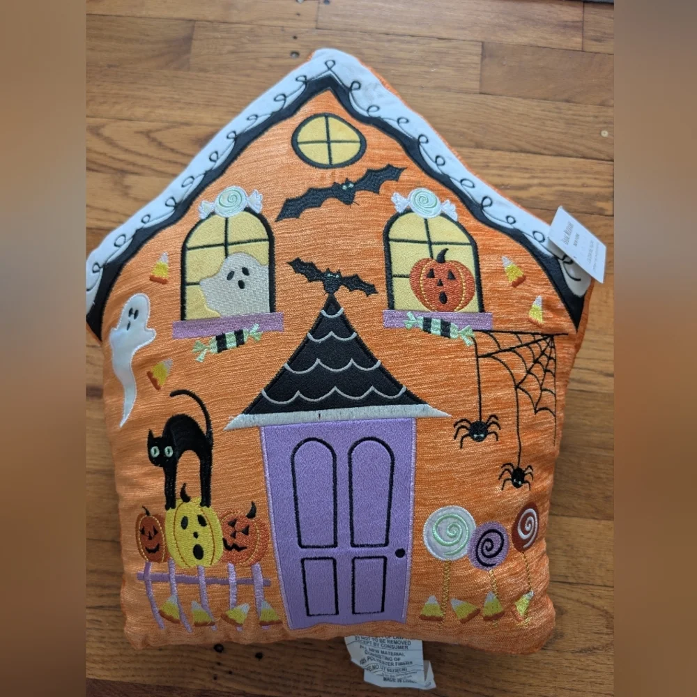 NWT Issac Mizrahi Halloween Haunted House Decorative Pillow - Picture 3 of 9